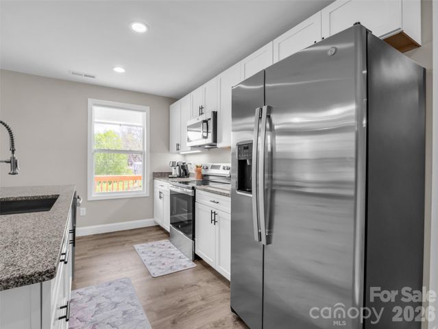 29 Kanes Drive, Hendersonville, NC 28739