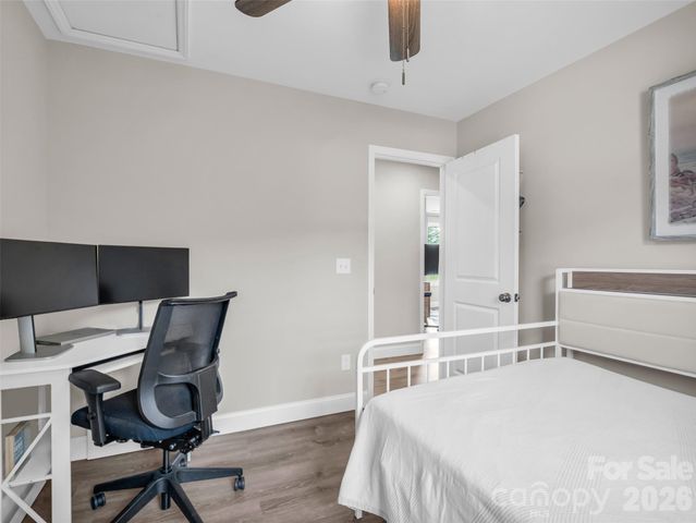 29 Kanes Drive, Hendersonville, NC 28739