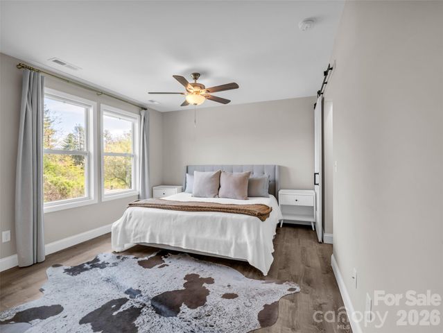 29 Kanes Drive, Hendersonville, NC 28739