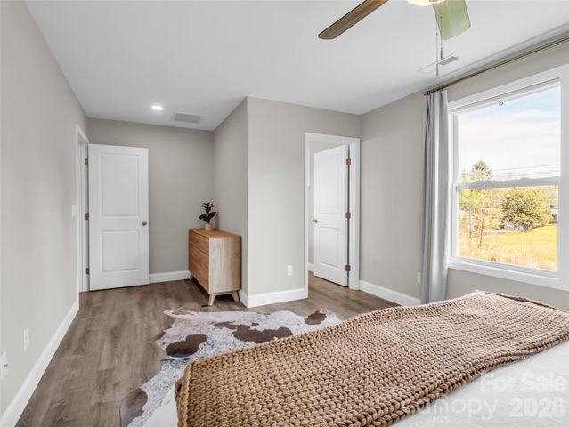 29 Kanes Drive, Hendersonville, NC 28739
