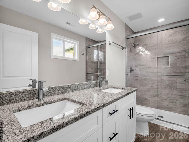 29 Kanes Drive, Hendersonville, NC 28739