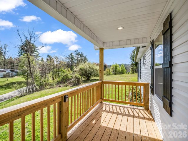 29 Kanes Drive, Hendersonville, NC 28739