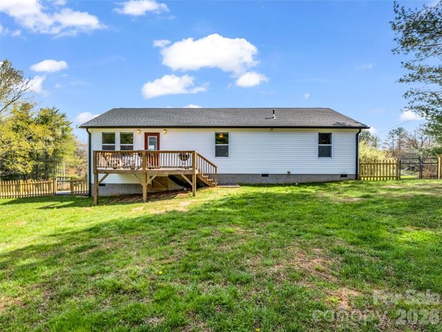 29 Kanes Drive, Hendersonville, NC 28739
