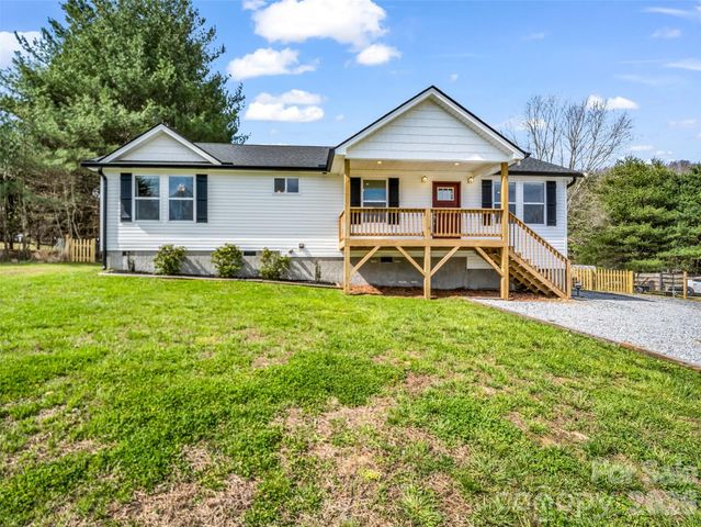29 Kanes Drive, Hendersonville, NC 28739