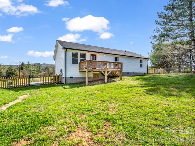 29 Kanes Drive, Hendersonville, NC 28739
