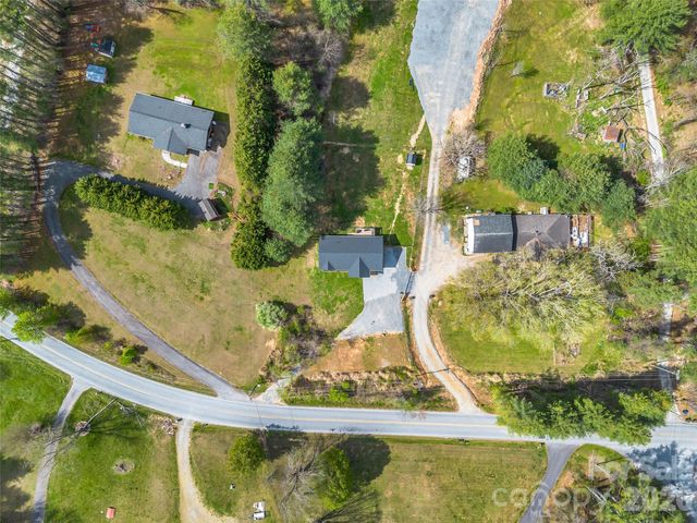 29 Kanes Drive, Hendersonville, NC 28739