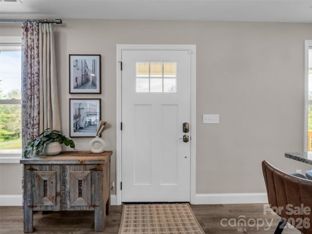 29 Kanes Drive, Hendersonville, NC 28739