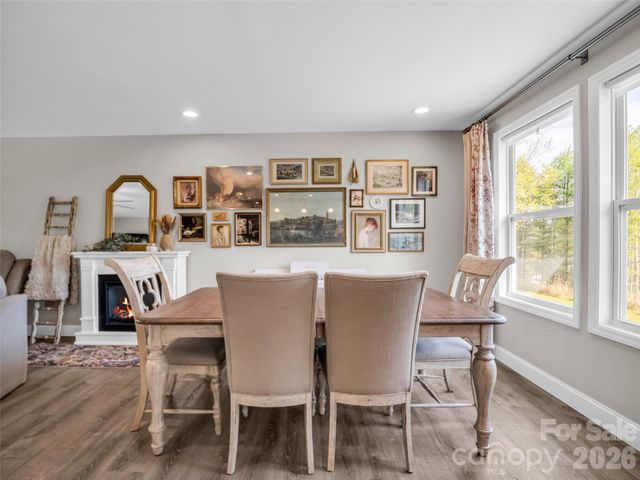 29 Kanes Drive, Hendersonville, NC 28739