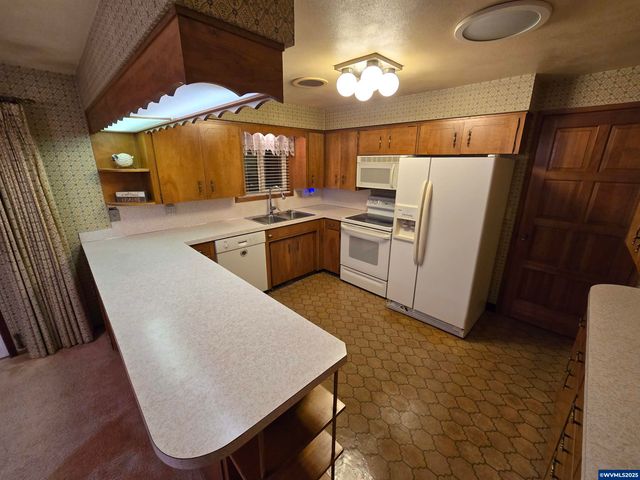 1104 29th Av SW, Albany, OR 97321