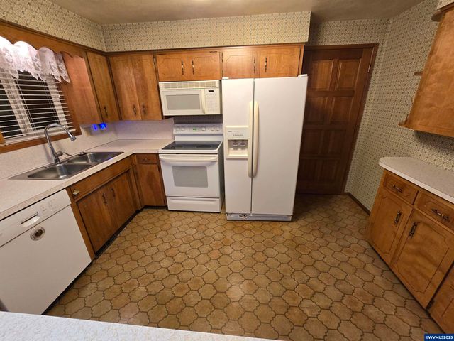 1104 29th Av SW, Albany, OR 97321