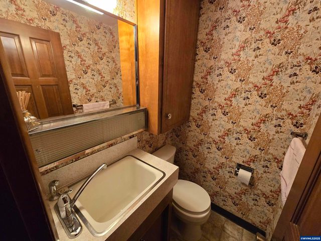 1104 29th Av SW, Albany, OR 97321