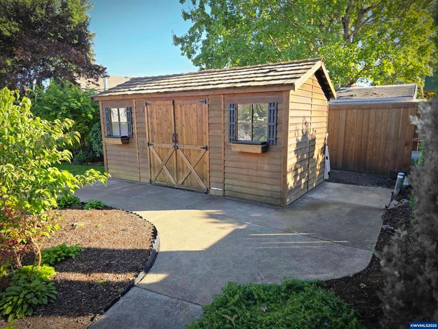 1104 29th Av SW, Albany, OR 97321