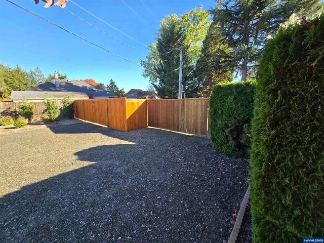 1104 29th Av SW, Albany, OR 97321