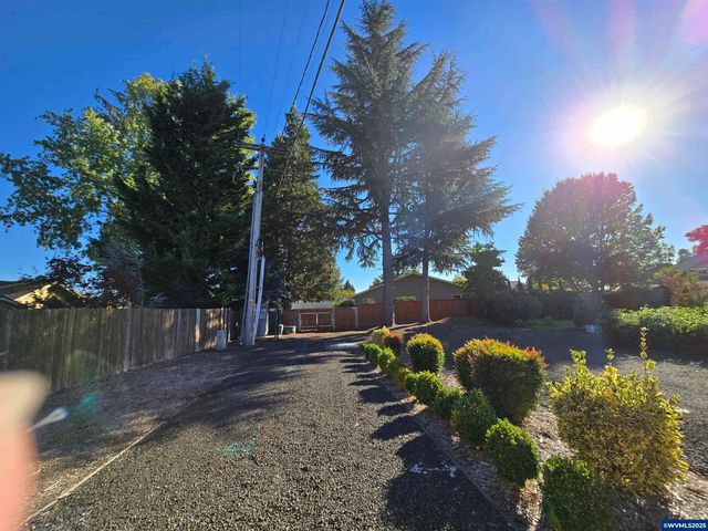 1104 29th Av SW, Albany, OR 97321