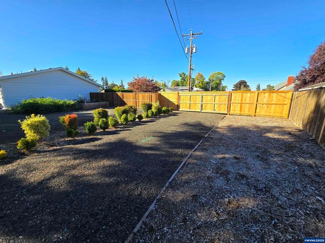 1104 29th Av SW, Albany, OR 97321