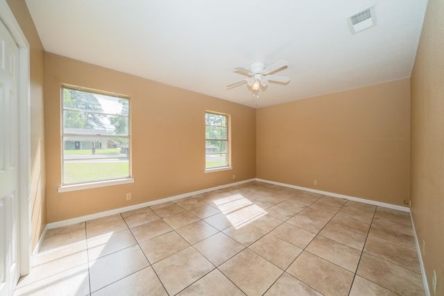 2705 N Fourth St, Longview, TX 75605