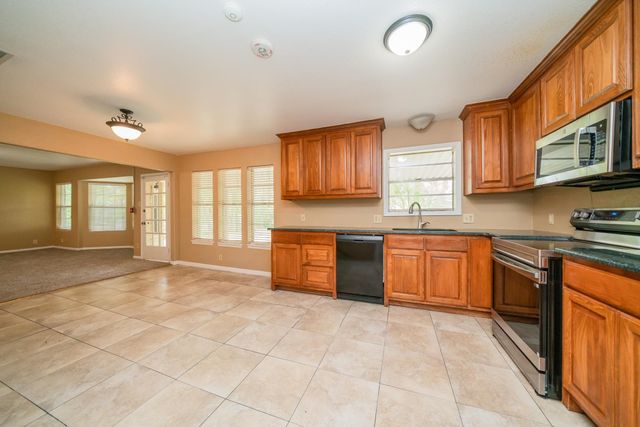 2705 N Fourth St, Longview, TX 75605