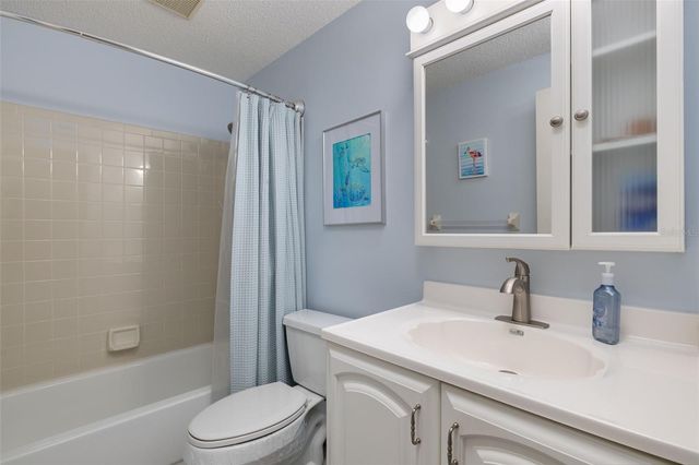 1727 LAKESIDE DRIVE 1718C, Venice, FL 34293