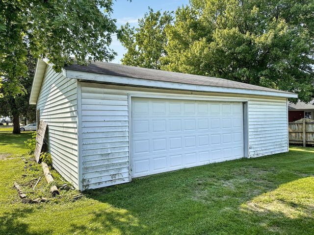 615 S Central Street, Gilman, IL 60938