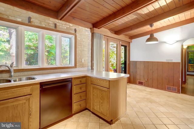 3020 PINE SPRING RD, Falls Church, VA 22042