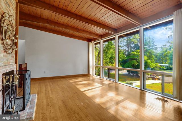 3020 PINE SPRING RD, Falls Church, VA 22042