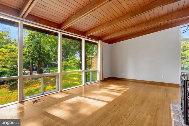 3020 PINE SPRING RD, Falls Church, VA 22042
