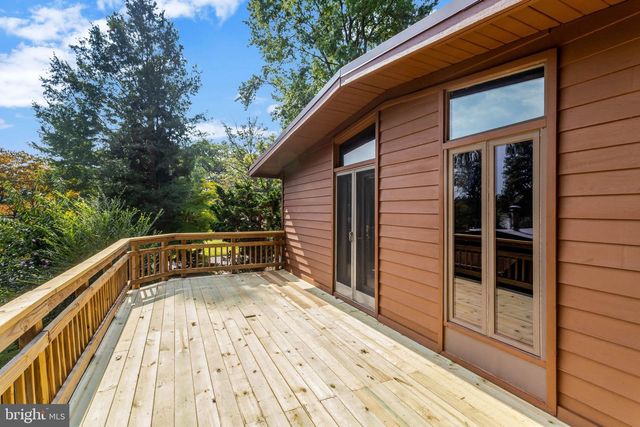 3020 PINE SPRING RD, Falls Church, VA 22042