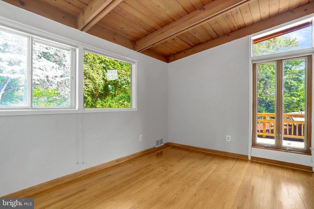 3020 PINE SPRING RD, Falls Church, VA 22042