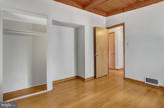 3020 PINE SPRING RD, Falls Church, VA 22042