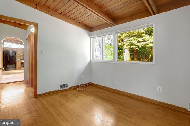 3020 PINE SPRING RD, Falls Church, VA 22042