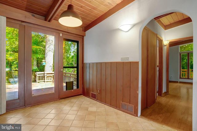 3020 PINE SPRING RD, Falls Church, VA 22042