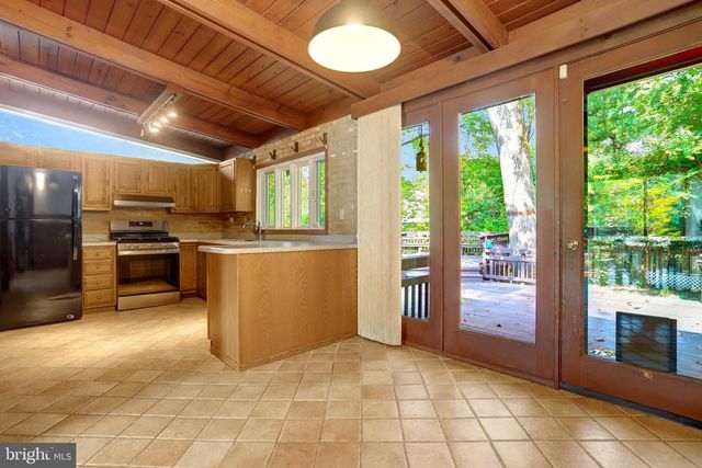 3020 PINE SPRING RD, Falls Church, VA 22042