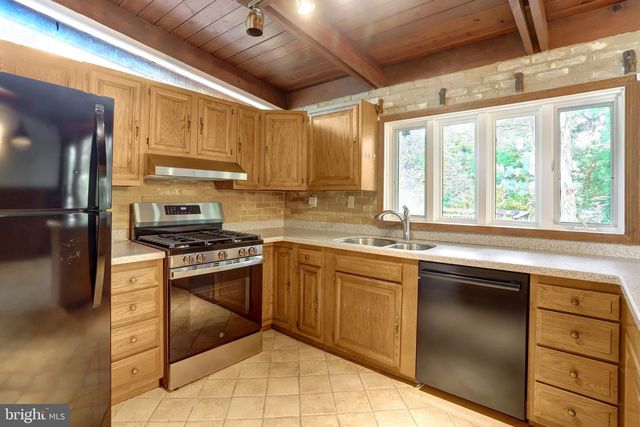 3020 PINE SPRING RD, Falls Church, VA 22042