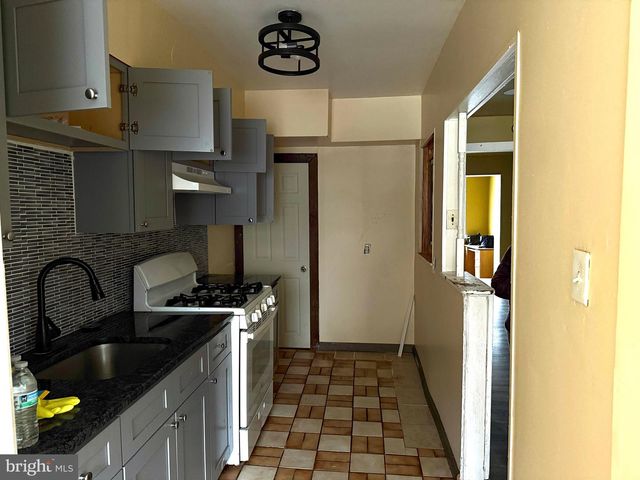 2553 S CARROLL ST, Philadelphia, PA 19142