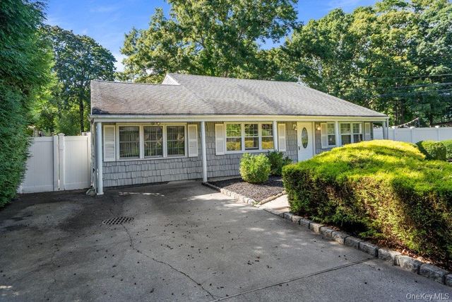 22 Half Moon Pond Road, Ridge, NY 11961