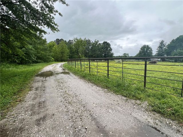 10831 & 10836 Bray Road, Elkins, AR 72727