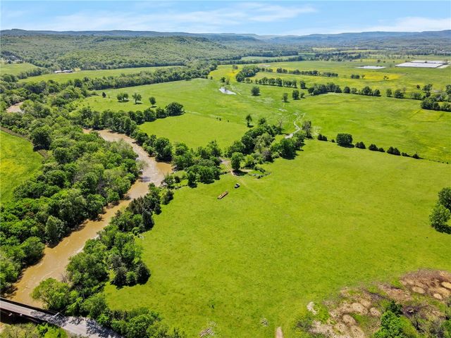 10831 & 10836 Bray Road, Elkins, AR 72727