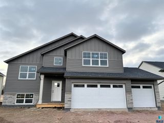 5925 S Coneflower Ave Avenue, Sioux Falls, SD 57108