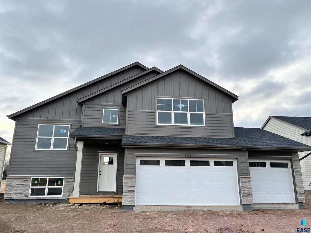 5925 S Coneflower Ave Avenue, Sioux Falls, SD 57108