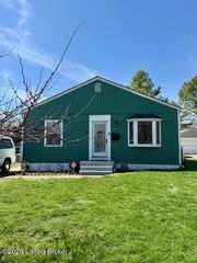 1321 Trinity Park Dr, Louisville, KY 40213