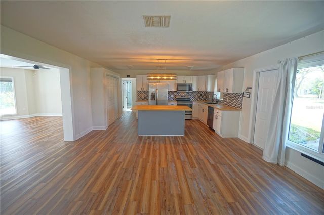 7325 10TH STREET N, St Petersburg, FL 33702