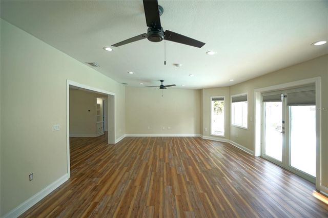 7325 10TH STREET N, St Petersburg, FL 33702