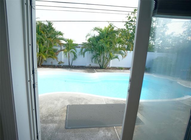 7325 10TH STREET N, St Petersburg, FL 33702