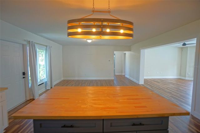 7325 10TH STREET N, St Petersburg, FL 33702