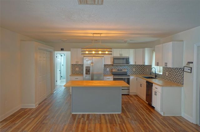 7325 10TH STREET N, St Petersburg, FL 33702