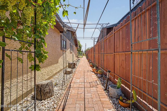 1221 E MESCAL Street, Phoenix, AZ 85020