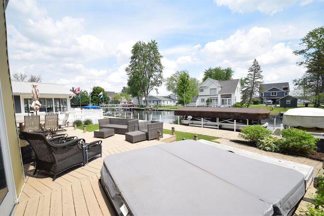 10272 SOUTH CHANNEL Drive, Syracuse, IN 46567