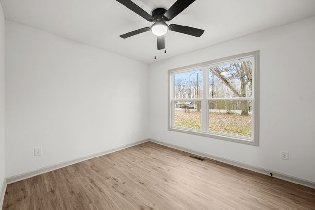 1402 Cagle Rd, Ashland City, TN 37015