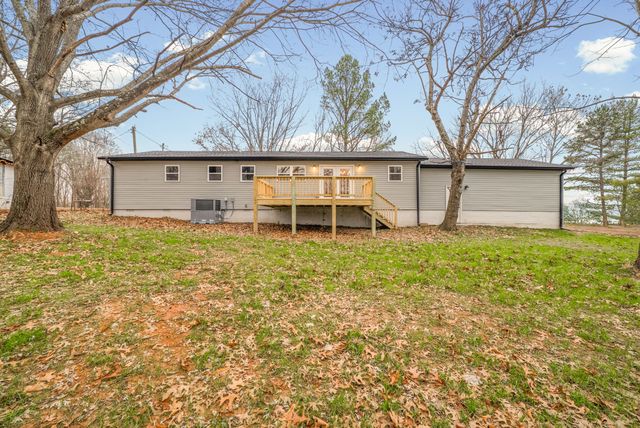 1402 Cagle Rd, Ashland City, TN 37015