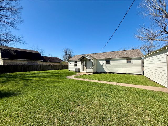 111 4th Street, Brazoria, TX 77422